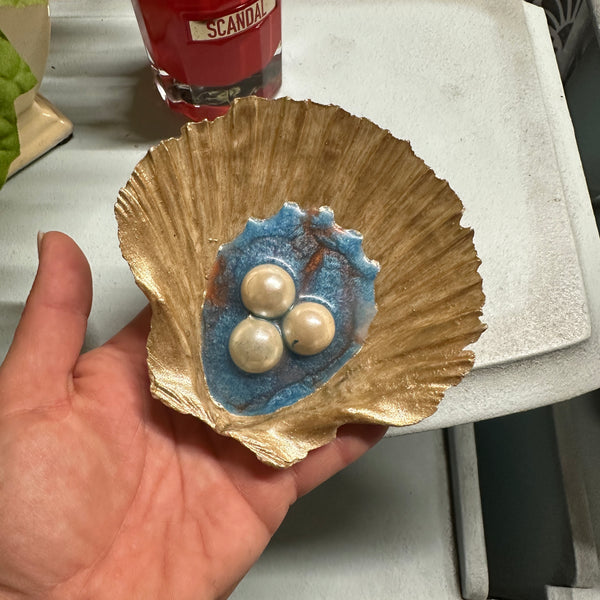 Decorative Oyster Shell with Pearls & Resin