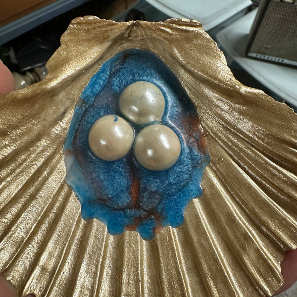 Decorative Oyster Shell with Pearls & Resin